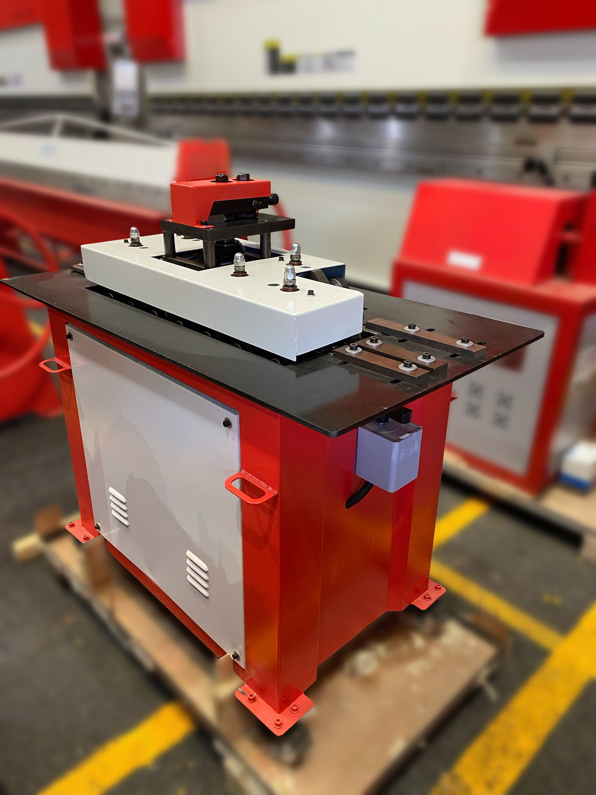 Máquina Formadora de Cerradura/Emballetadora – Allenatore